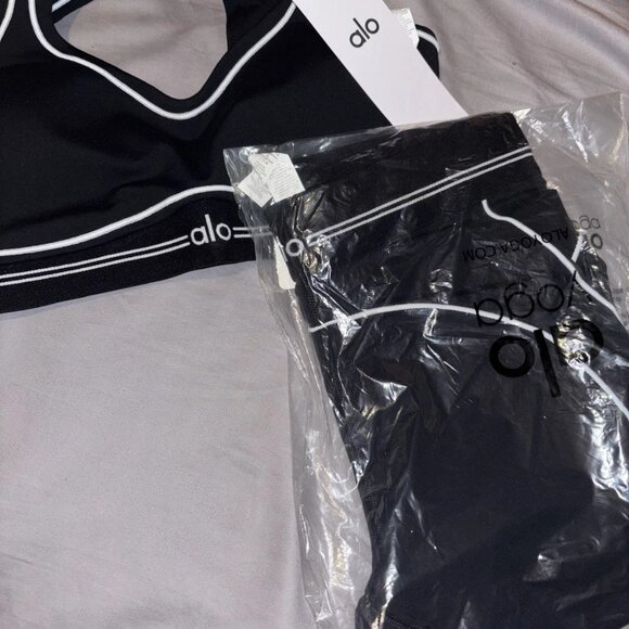 Alo Yoga Airbrush Heart Throb Bra & High-Waist Legging Set Activewear - Picture 3 of 6